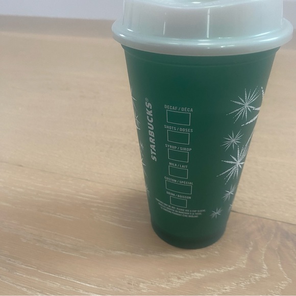 ⭐️Starbucks⭐️reusable colour-changing green cup - Picture 3 of 8